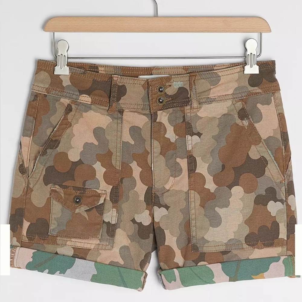 Anthropolgie Green Camo Shorts Size 29 The Wanderer Mid Rise Stretch